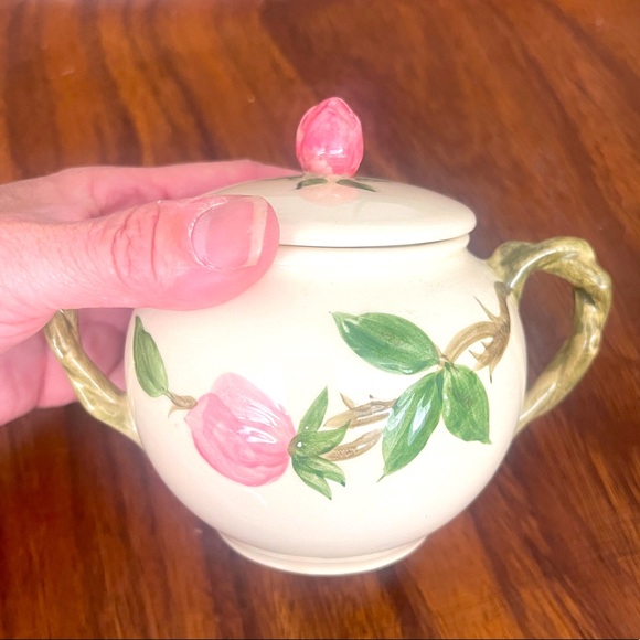 Vintage Franciscan Desert Rose sugar bowl with lid pink and cream and green - Picture 2 of 10